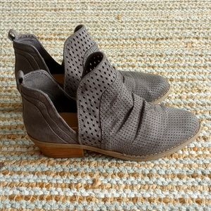 Report Gray Ankle Boot Size 8